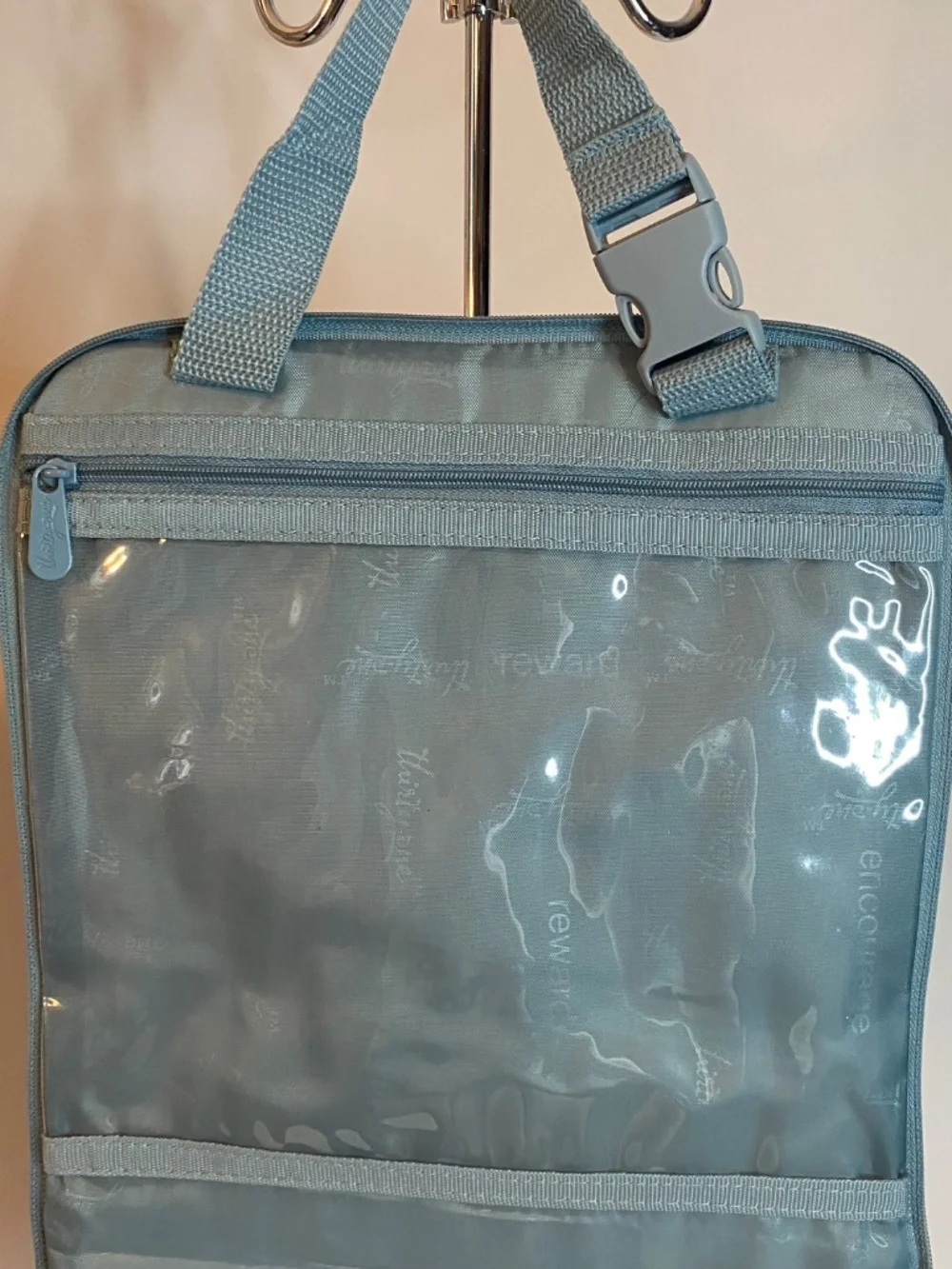 Thirty One Weekender and Cosmetic Travel Bags, New - Picture 8 of 10